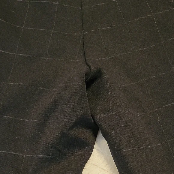 Ellen Tracy Black Dress Pants Sleek Tapered Design Thin Stripe Checkered Design - Picture 7 of 7